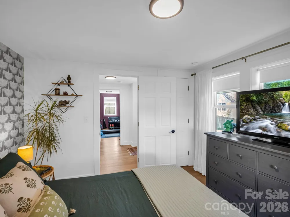 10 Dale Street Asheville, NC 28806