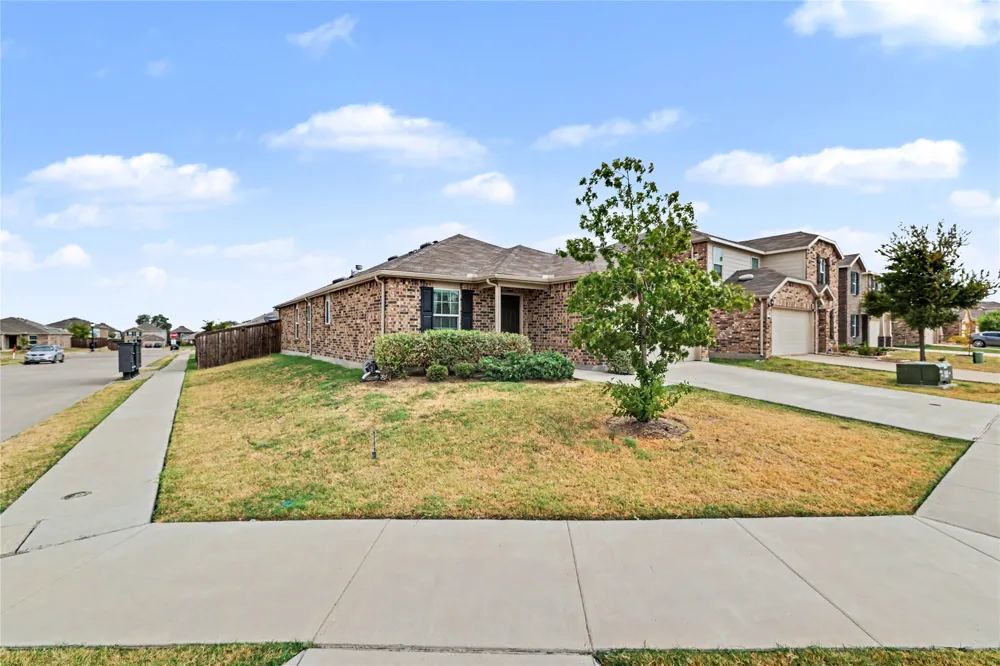 1301 Waggoner Drive Aubrey, TX 76227