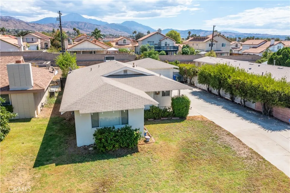 7195 Seine Highland, CA 92346