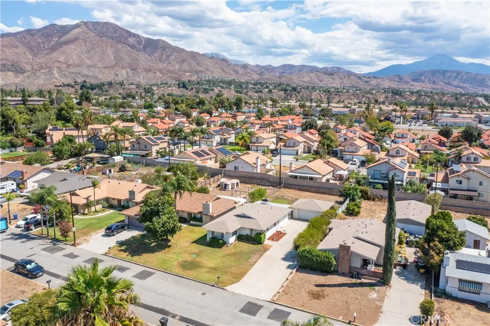 7195 Seine Highland, CA 92346