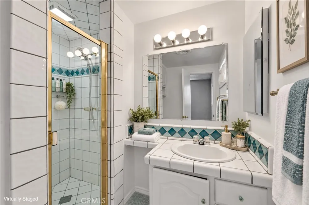 537 W Whitcomb Glendora, CA 91741