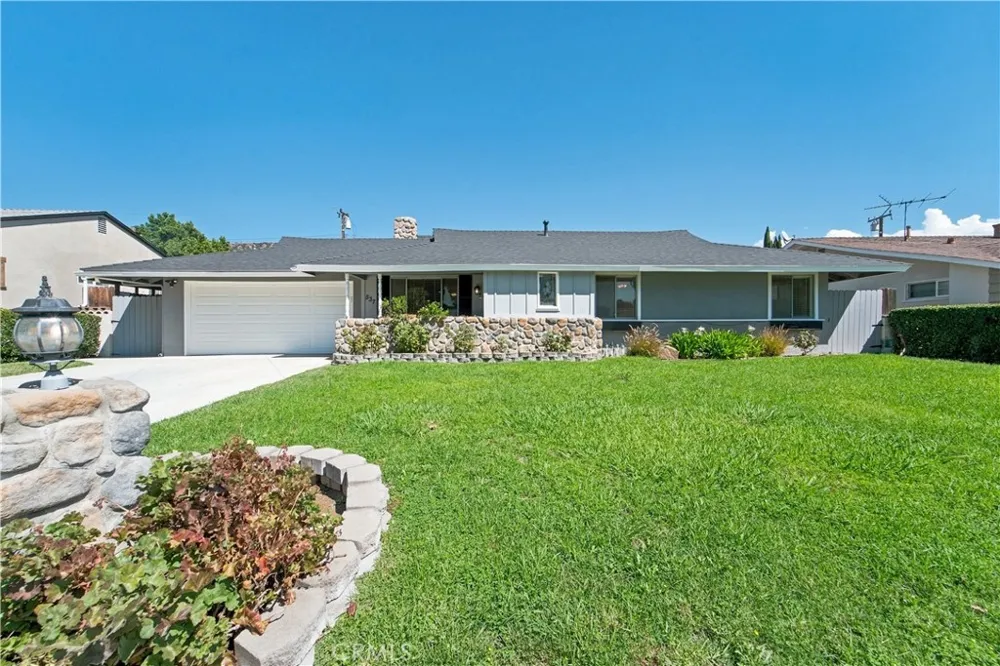 537 W Whitcomb Glendora, CA 91741