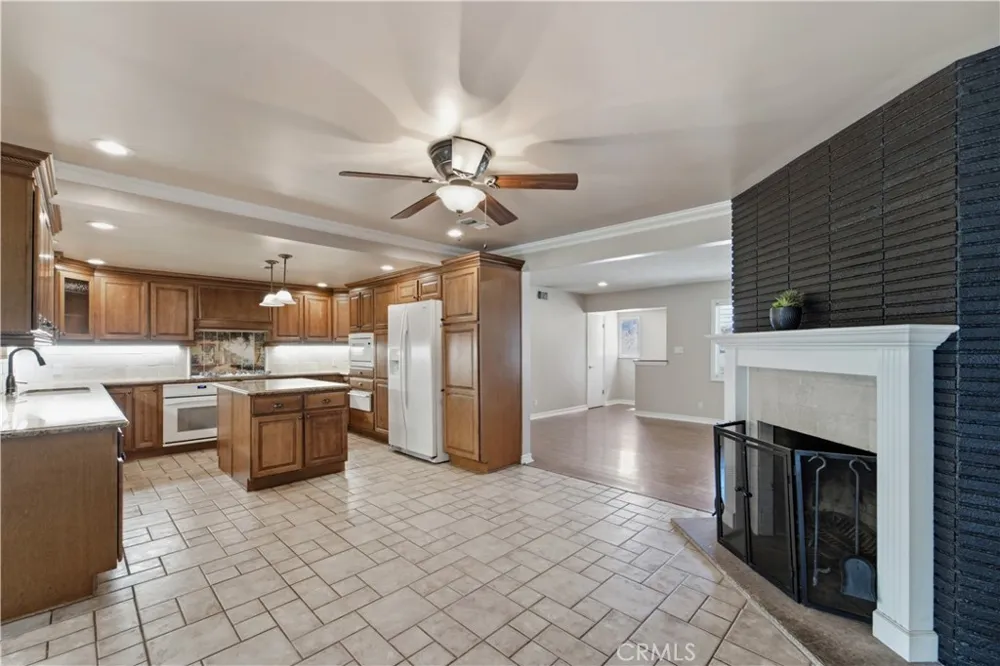 537 W Whitcomb Glendora, CA 91741