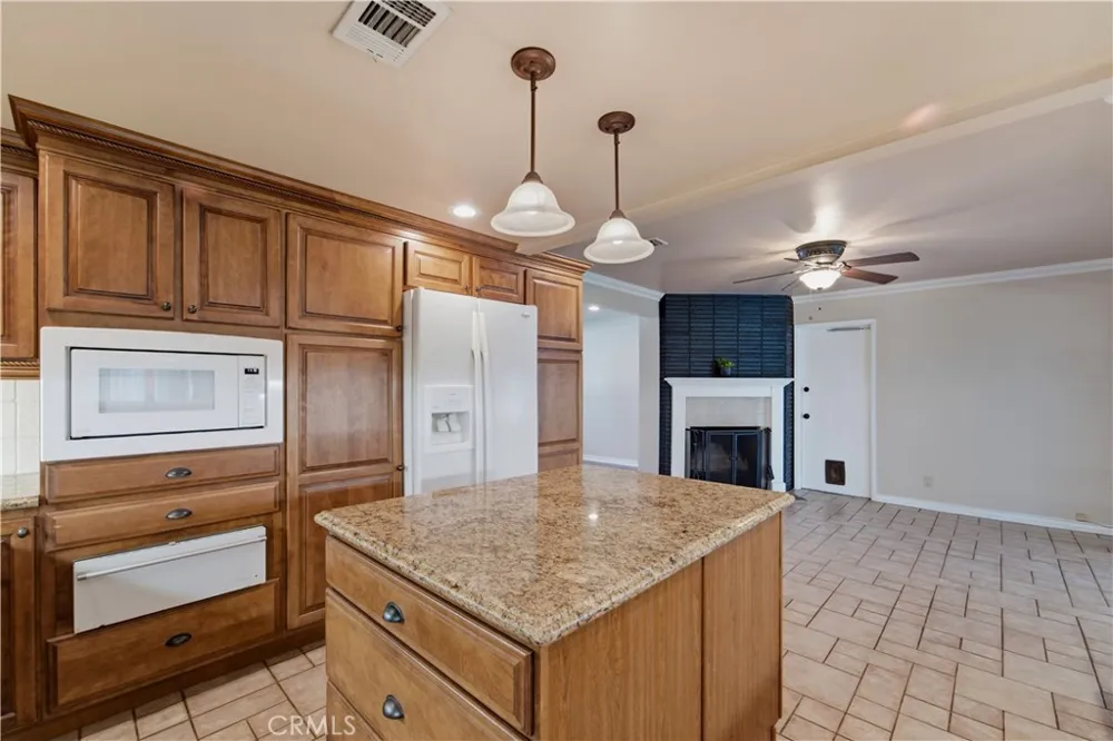 537 W Whitcomb Glendora, CA 91741