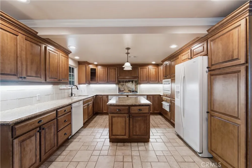 537 W Whitcomb Glendora, CA 91741