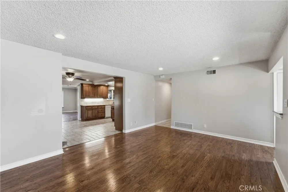537 W Whitcomb Glendora, CA 91741