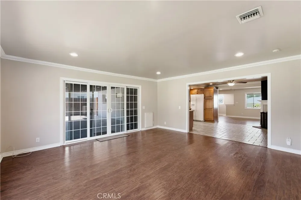 537 W Whitcomb Glendora, CA 91741