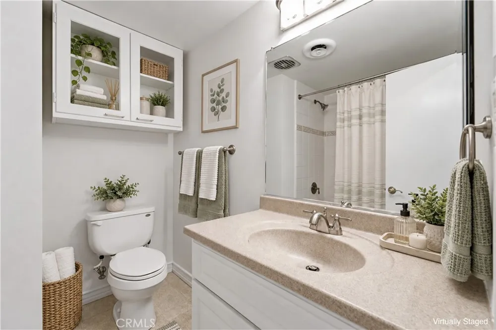 537 W Whitcomb Glendora, CA 91741