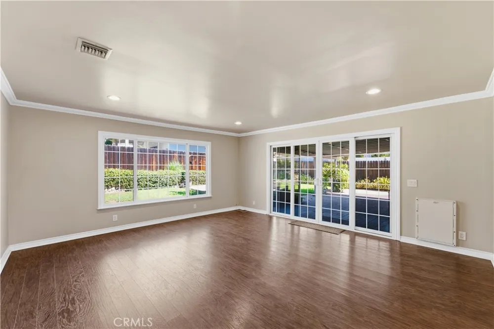 537 W Whitcomb Glendora, CA 91741