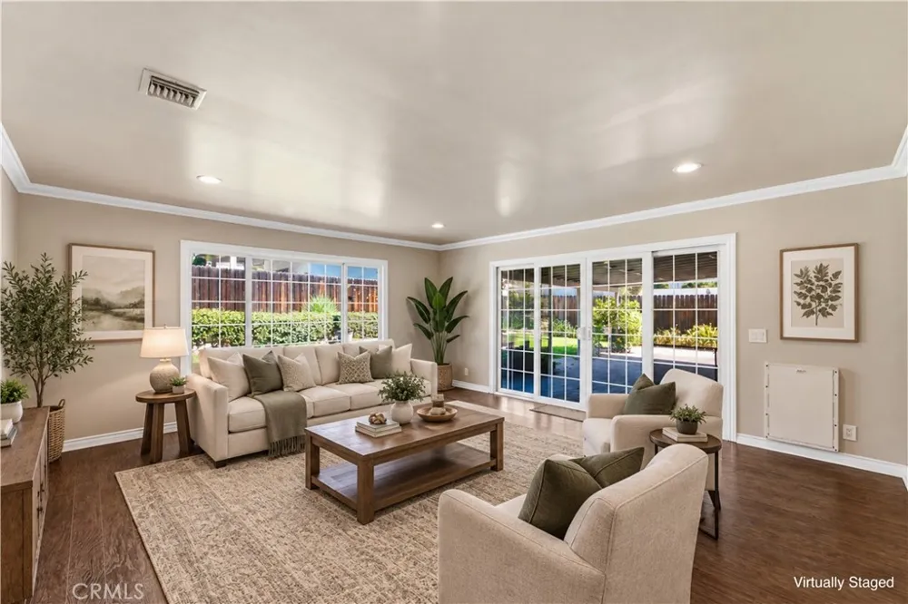 537 W Whitcomb Glendora, CA 91741