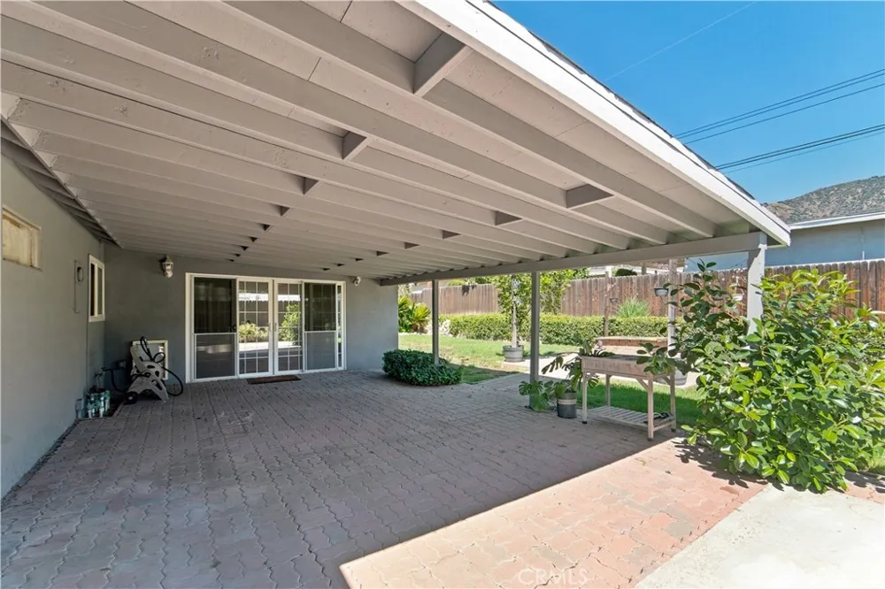 537 W Whitcomb Glendora, CA 91741