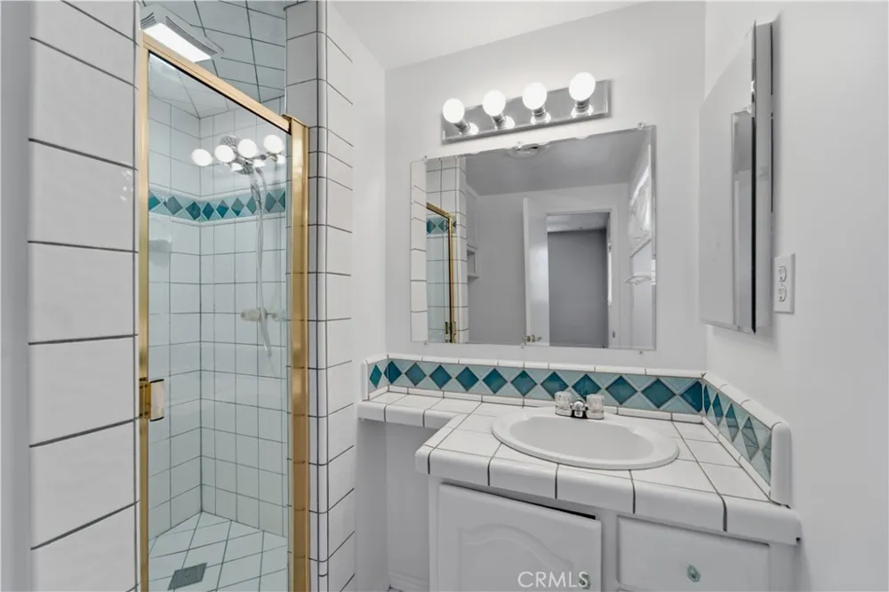 537 W Whitcomb Glendora, CA 91741