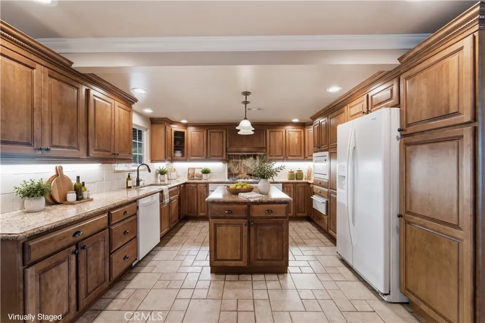 537 W Whitcomb Glendora, CA 91741