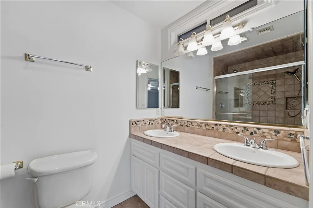 537 W Whitcomb Glendora, CA 91741