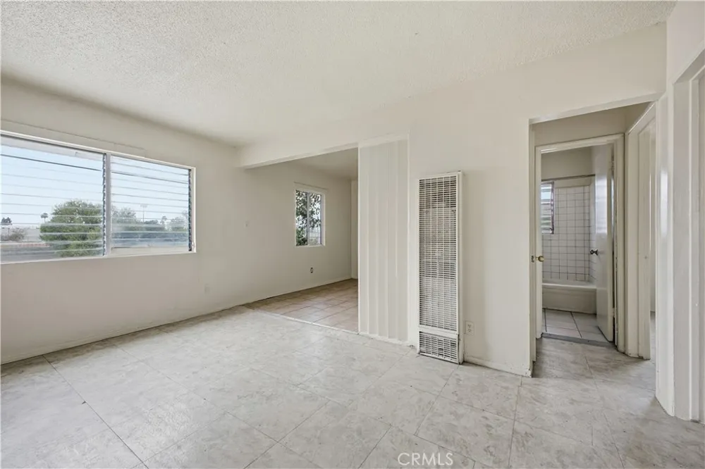 5914 S Hoover Street Los Angeles, CA 90044