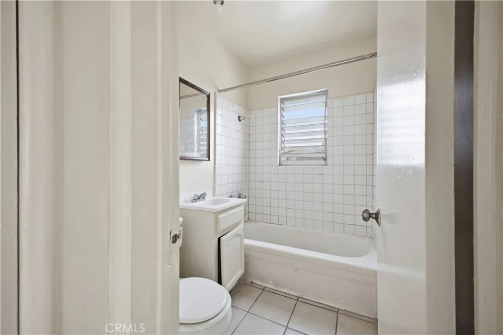 5914 S Hoover Street Los Angeles, CA 90044