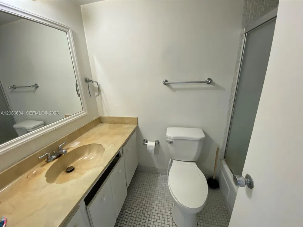 1865 79th St Cswy #11F North Bay Village, FL 33141