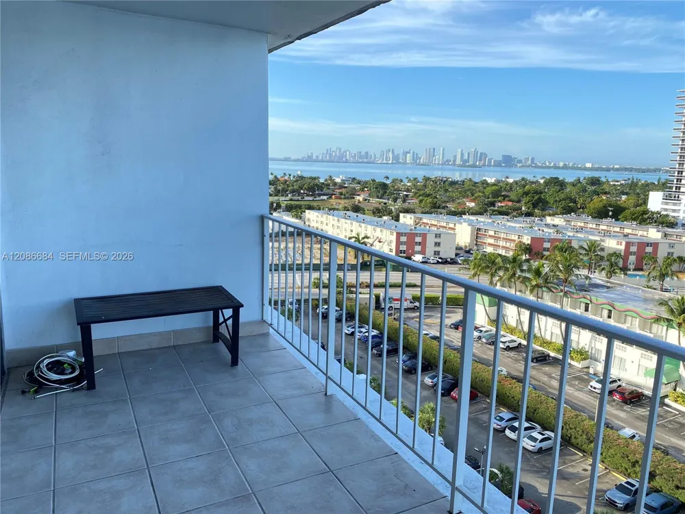 1865 79th St Cswy #11F North Bay Village, FL 33141