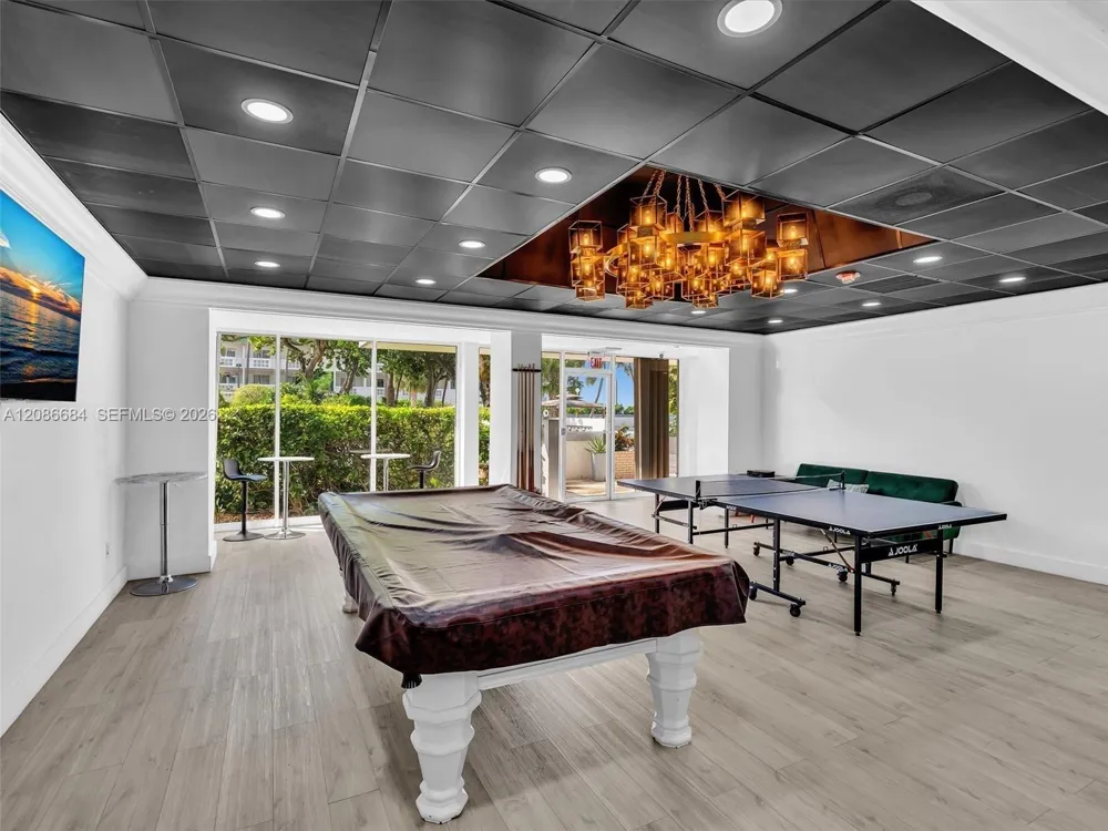 1865 79th St Cswy #11F North Bay Village, FL 33141