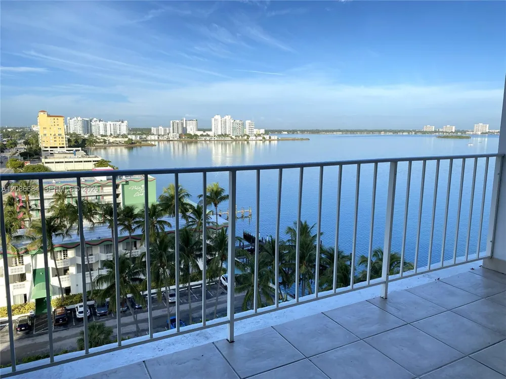 1865 79th St Cswy #11F North Bay Village, FL 33141