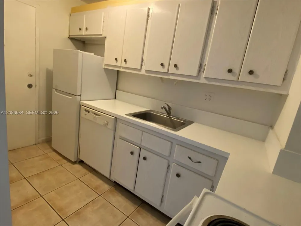 1865 79th St Cswy #11F North Bay Village, FL 33141