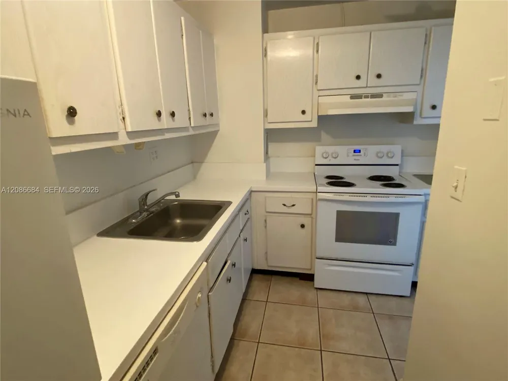 1865 79th St Cswy #11F North Bay Village, FL 33141