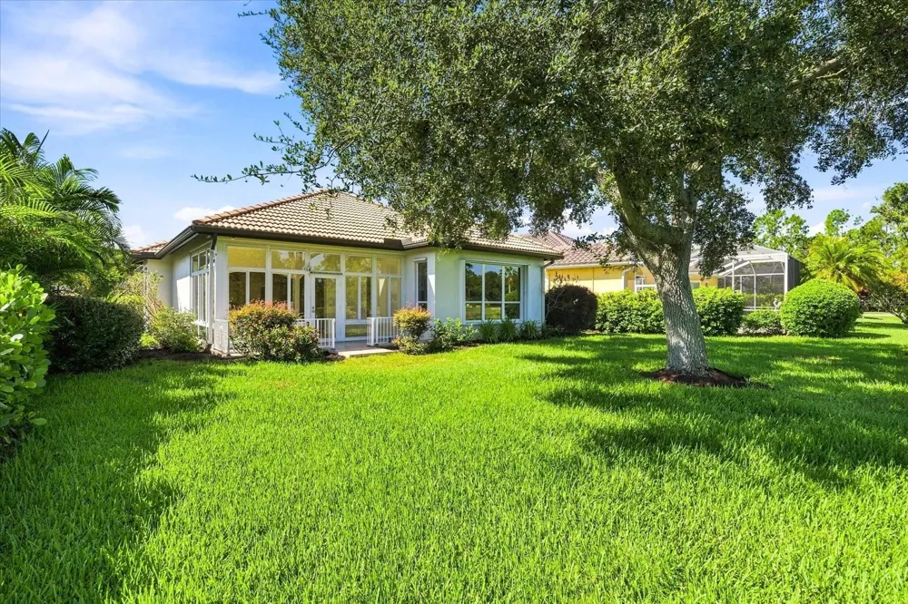 10209 SILVERADO CIRCLE Bradenton, FL 34202