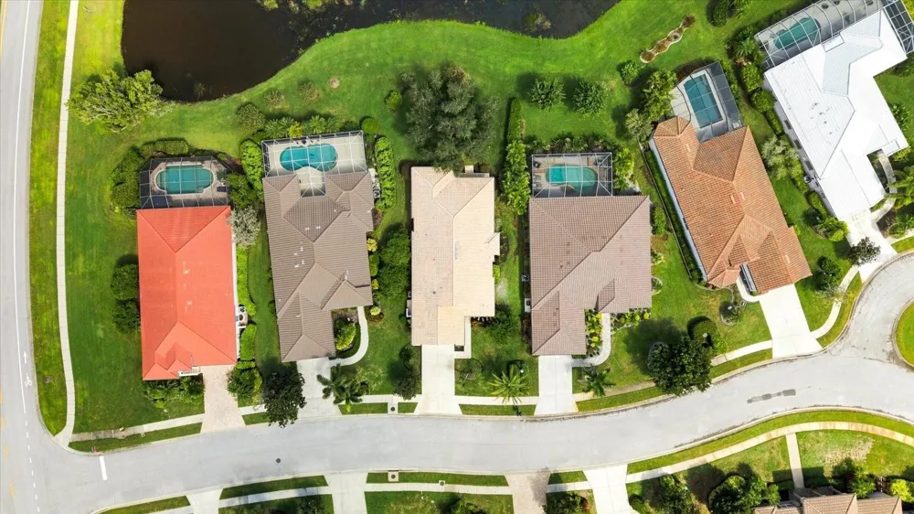10209 SILVERADO CIRCLE Bradenton, FL 34202