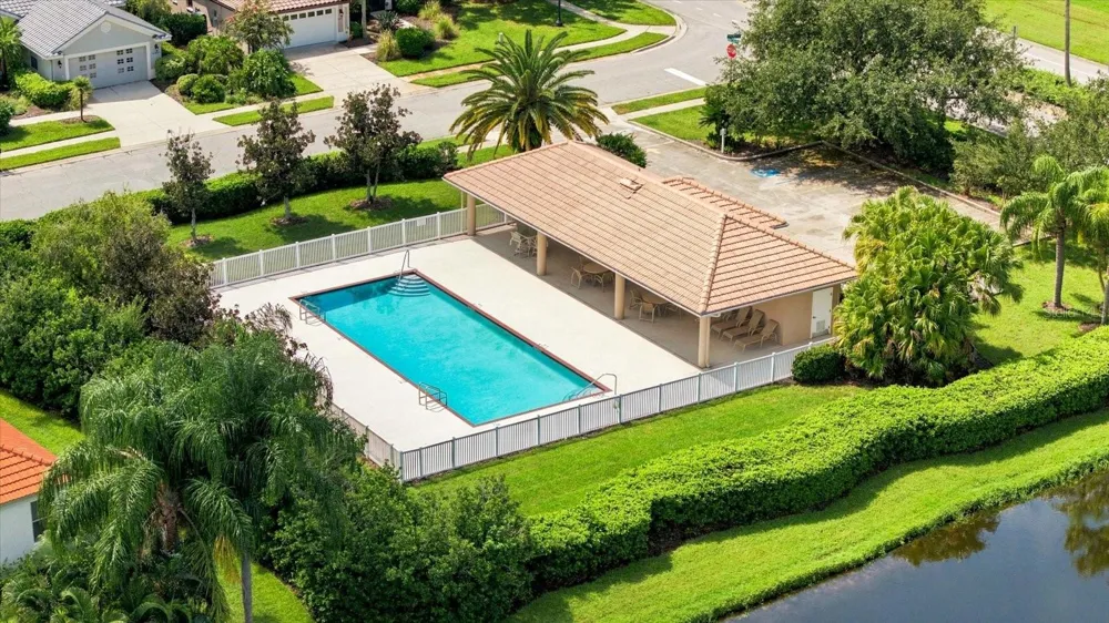 10209 SILVERADO CIRCLE Bradenton, FL 34202