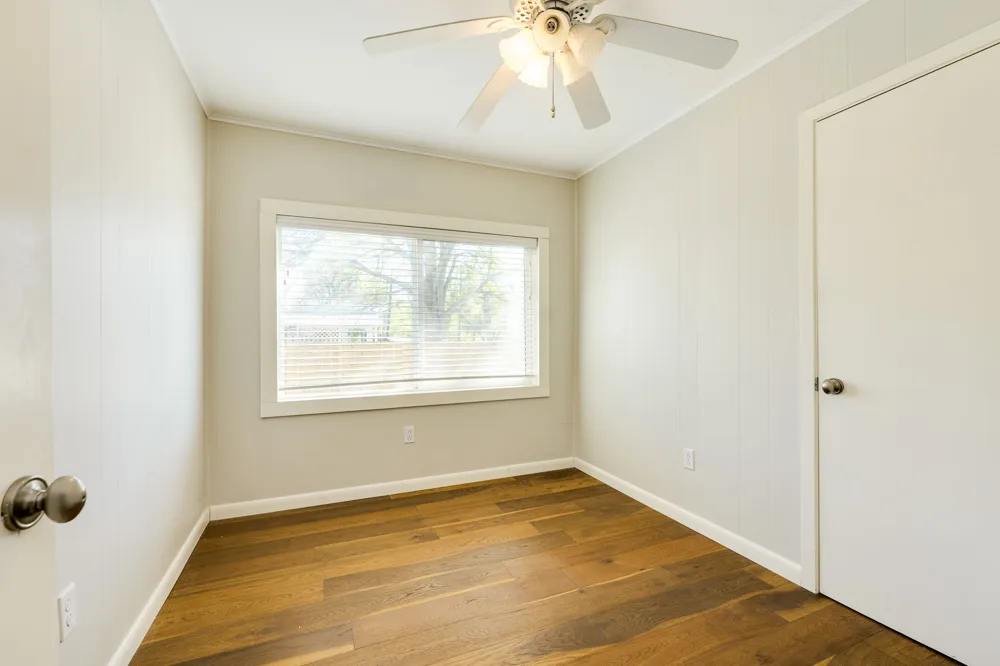 318 S Avenue C Elgin, TX 78621