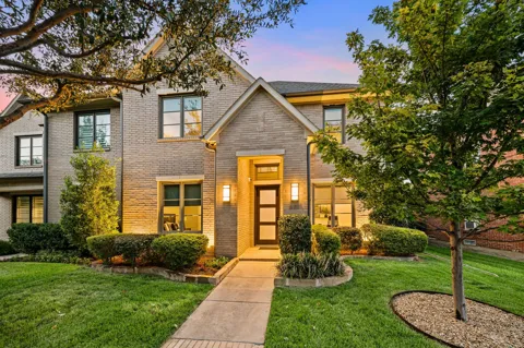 6811 Del Norte Lane