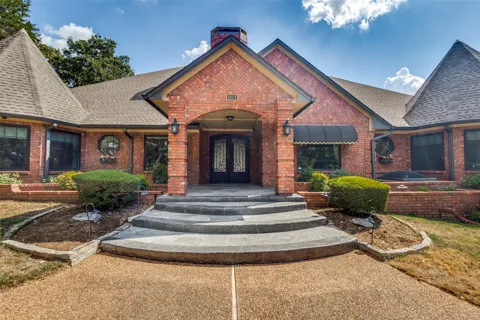 1013 Diamond Boulevard