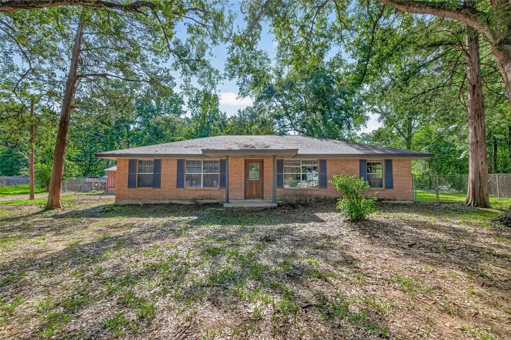 611 Dogwood Trail Conroe, TX 77316
