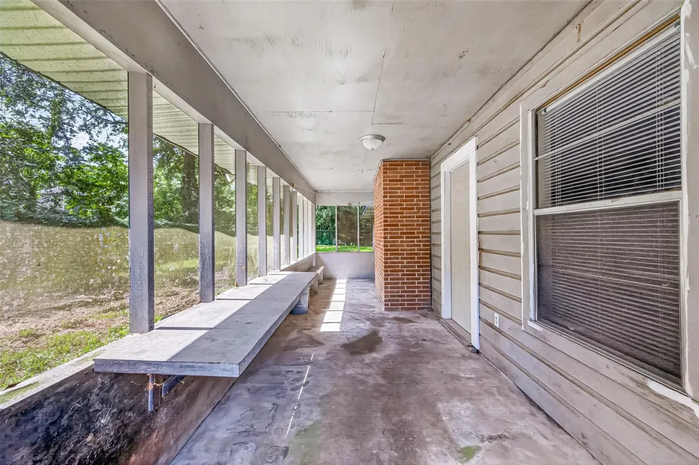 611 Dogwood Trail Conroe, TX 77316