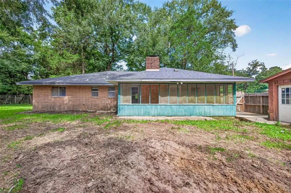 611 Dogwood Trail Conroe, TX 77316