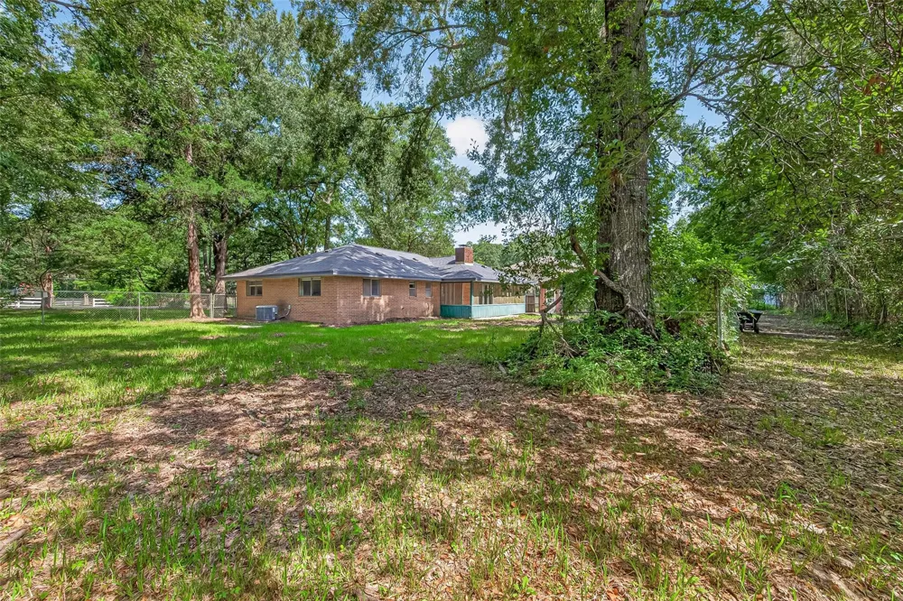 611 Dogwood Trail Conroe, TX 77316