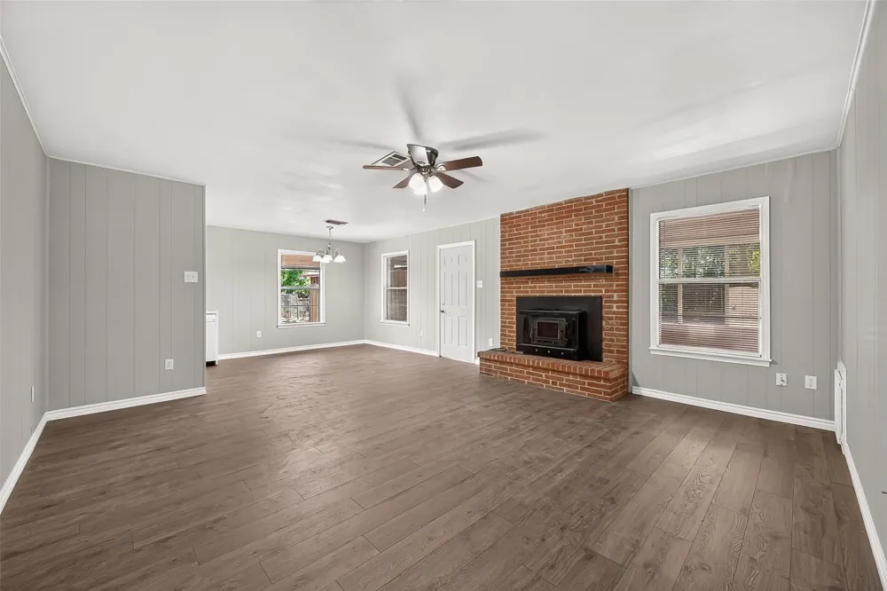 611 Dogwood Trail Conroe, TX 77316