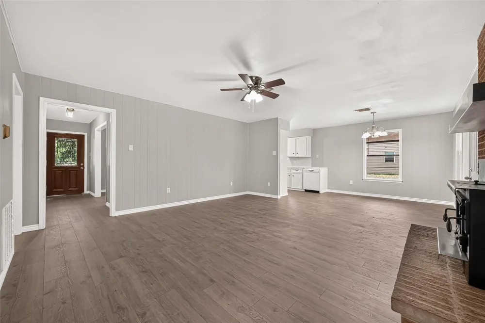 611 Dogwood Trail Conroe, TX 77316