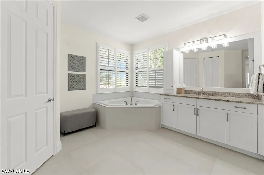 Cinnamon Bay Circle Naples, FL 34119