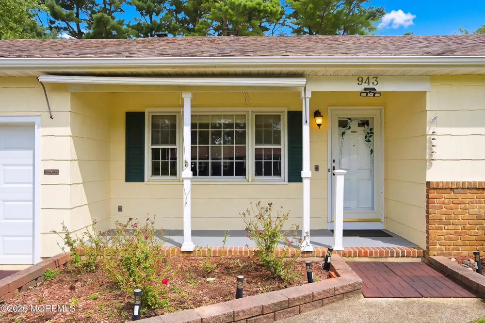 943 Edgebrook Drive Toms River, NJ 08757