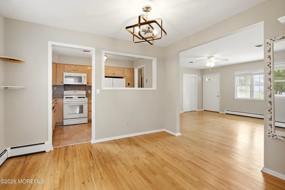 943 Edgebrook Drive Toms River, NJ 08757