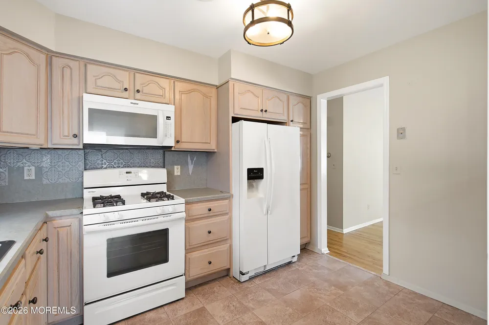943 Edgebrook Drive Toms River, NJ 08757