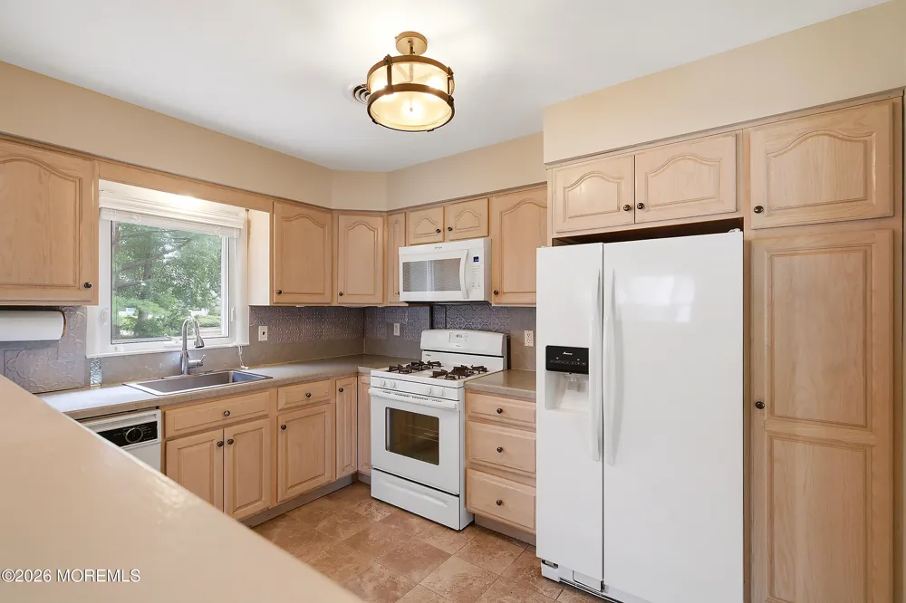943 Edgebrook Drive Toms River, NJ 08757