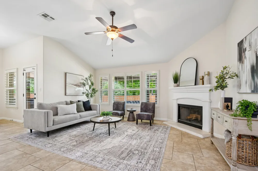 2816 Homecoming Leander, TX 78641