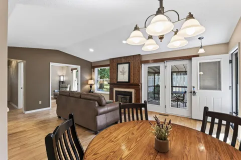 1190 Black Oaks Lane