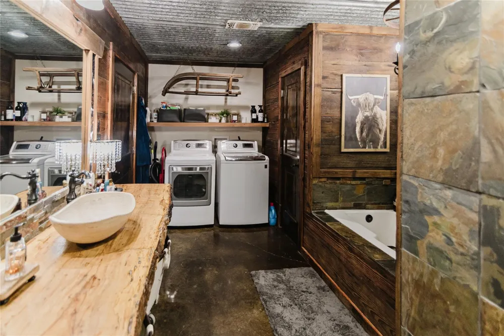 1440 Old Goliad Road Cuero, TX 77954