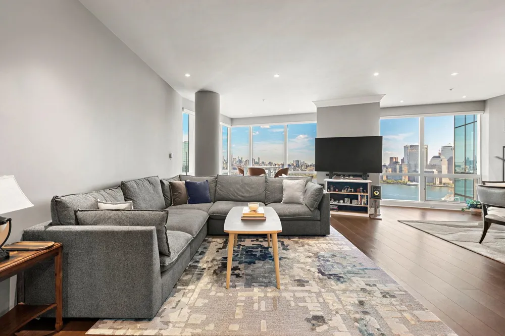 77 HUDSON ST Jersey City, NJ 07302