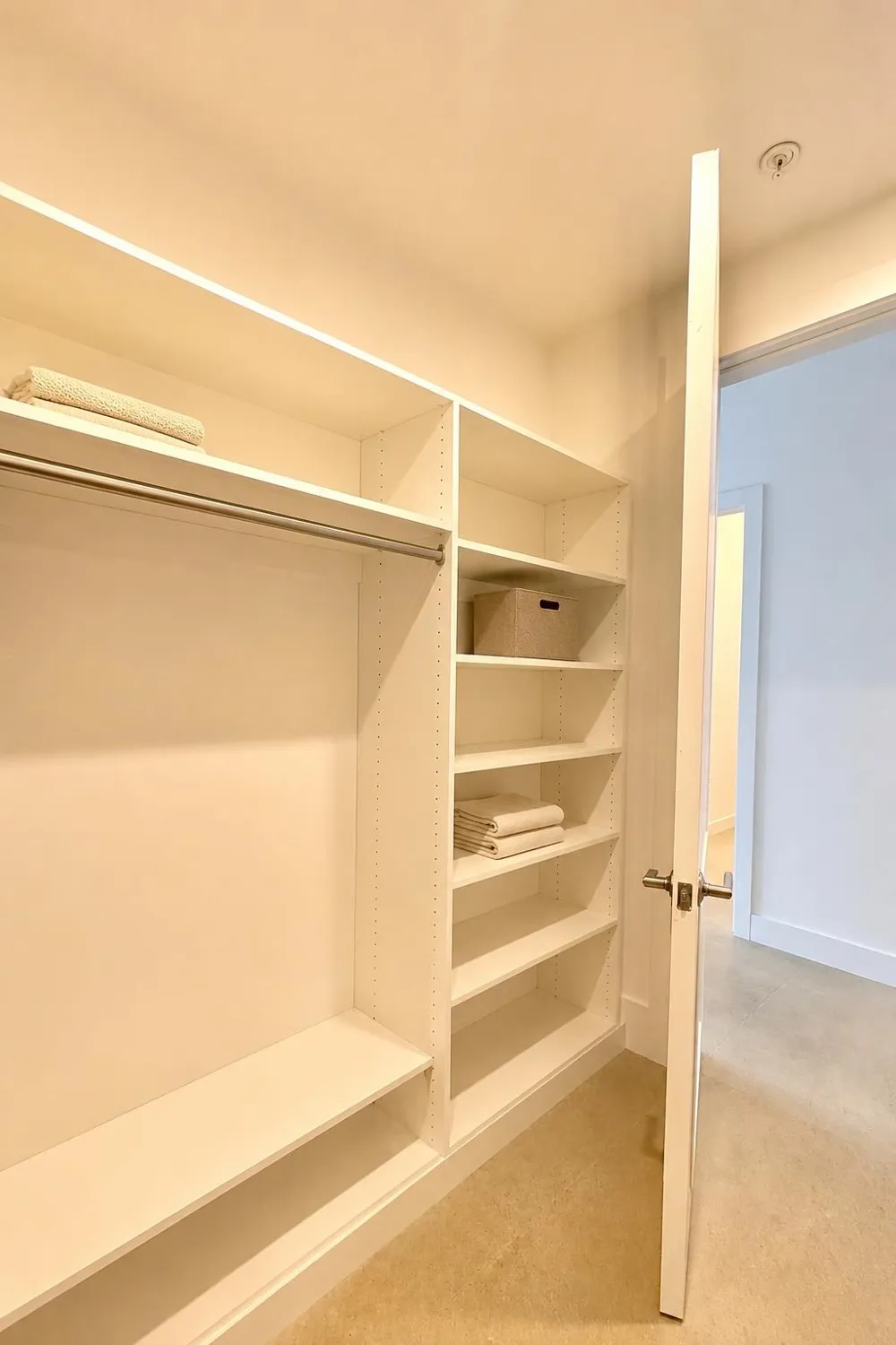 8 ERIE ST Jersey City, NJ 07302