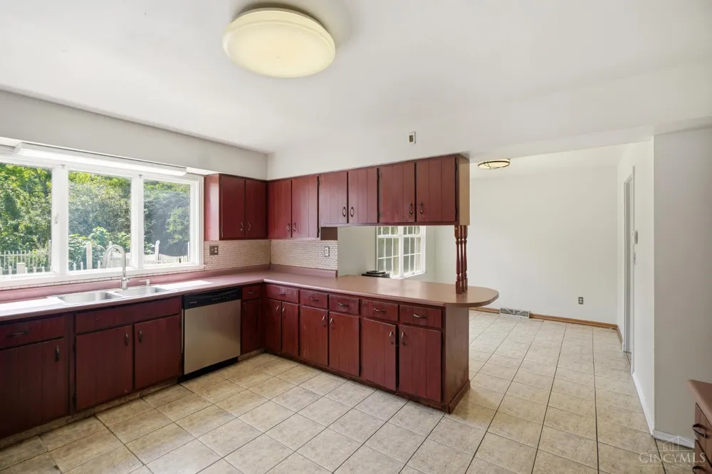 1925 Greenpine Drive Springfield, OH 45231