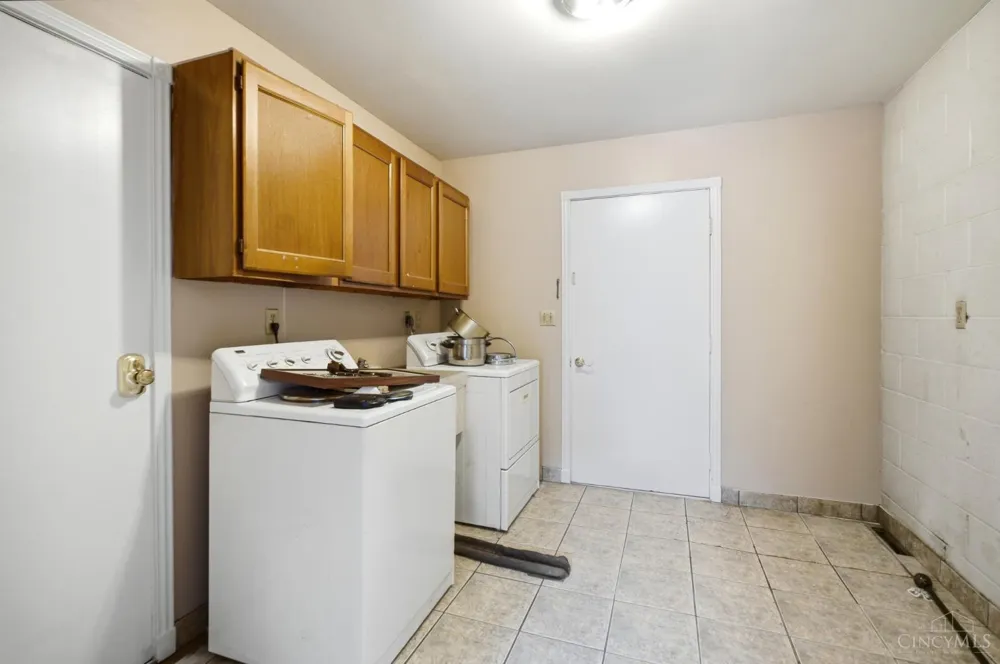 1925 Greenpine Drive Springfield, OH 45231